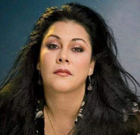 Patricia Del Valle , actriz y cantante en el mundo popular.