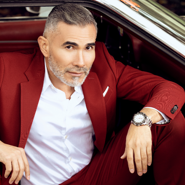 Fernando Gil le canta a las mujeres celosas