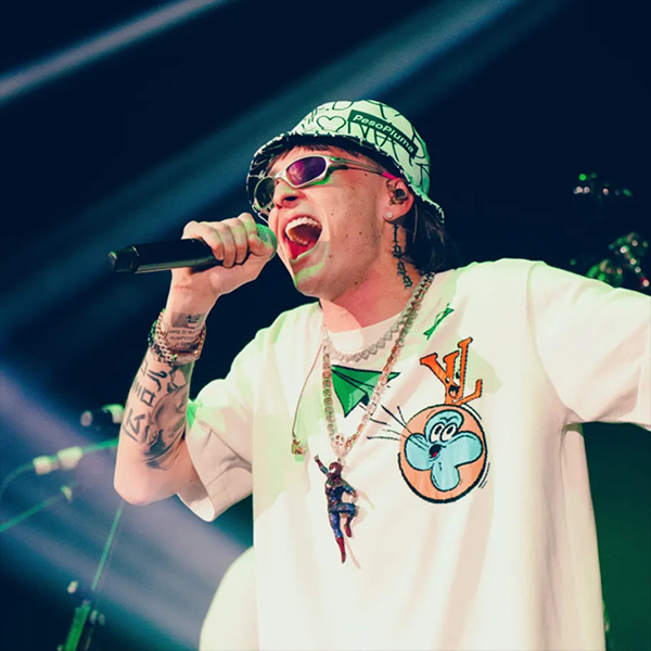 Myke Tyson promociona el Ã¡lbum de Peso Pluma