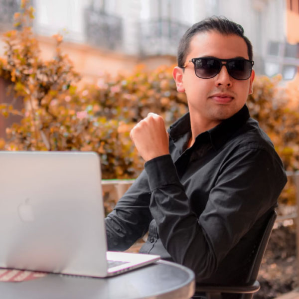 Conozca al joven manager de 25 aÃ±os Carlos AndrÃ©s Larrotta