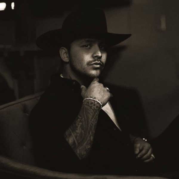 Christian Nodal firmÃ³ con Sony Music