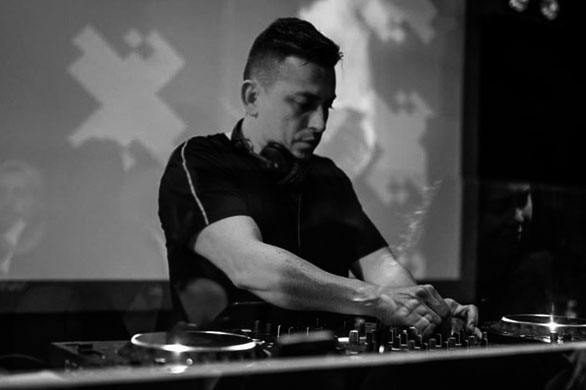 Dj Ado ha tocado en el territorio nacional e internacional
