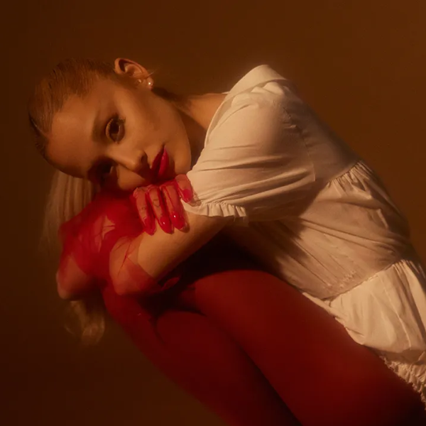 Ariana Grande Alcanza las Estrellas Noveno NÃºmero 1 en el Hot 100 