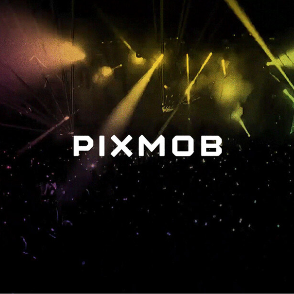 Brillando en la Oscuridad PixMob, la Empresa que Enciende la AlegrÃ­a en Eventos en Todo el Mundo 