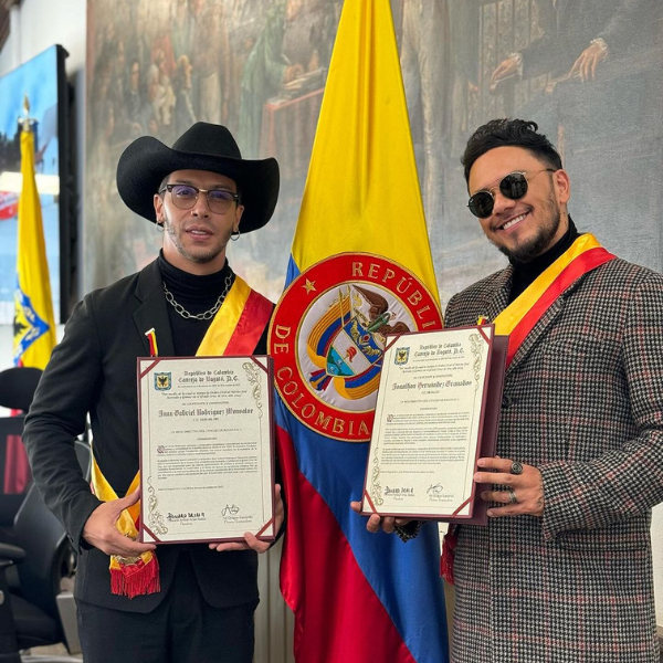 Pasabordo es condecorado con la orden civil cruz de oro por el concejo de BogotÃ¡.