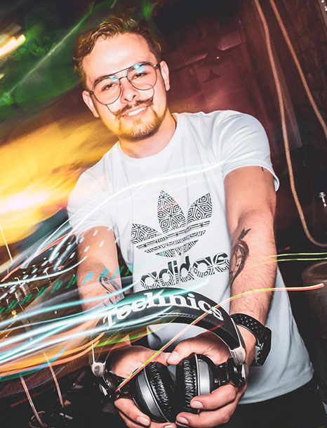Dj Andrew Molina genera experiencias que trascienden en recuerdos únicos 