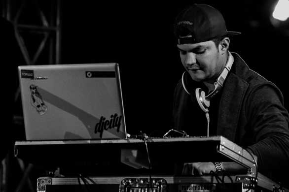 Con 10 años de carrera, Oscar Heilbron, A.K.A.D DJ OSH.