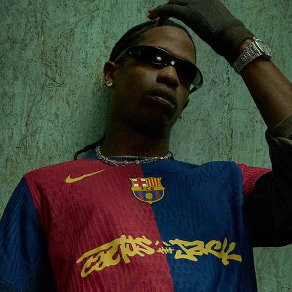 TRAVIS SCOTT LANZA CAMISETA EXCLUSIVA DEL FC BARCELONA 