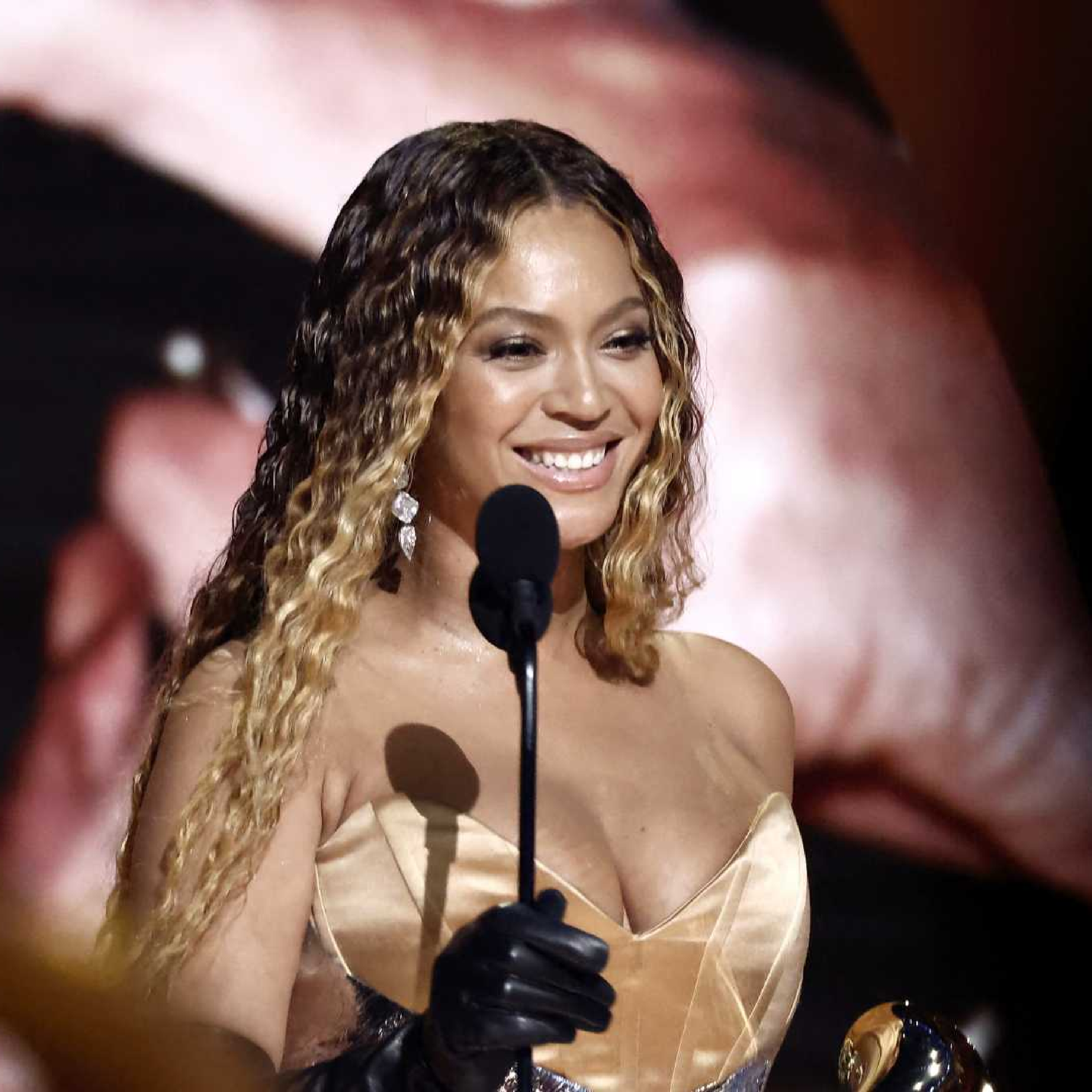 BeyoncÃ© Alcanza el NÃºmero 1 con 