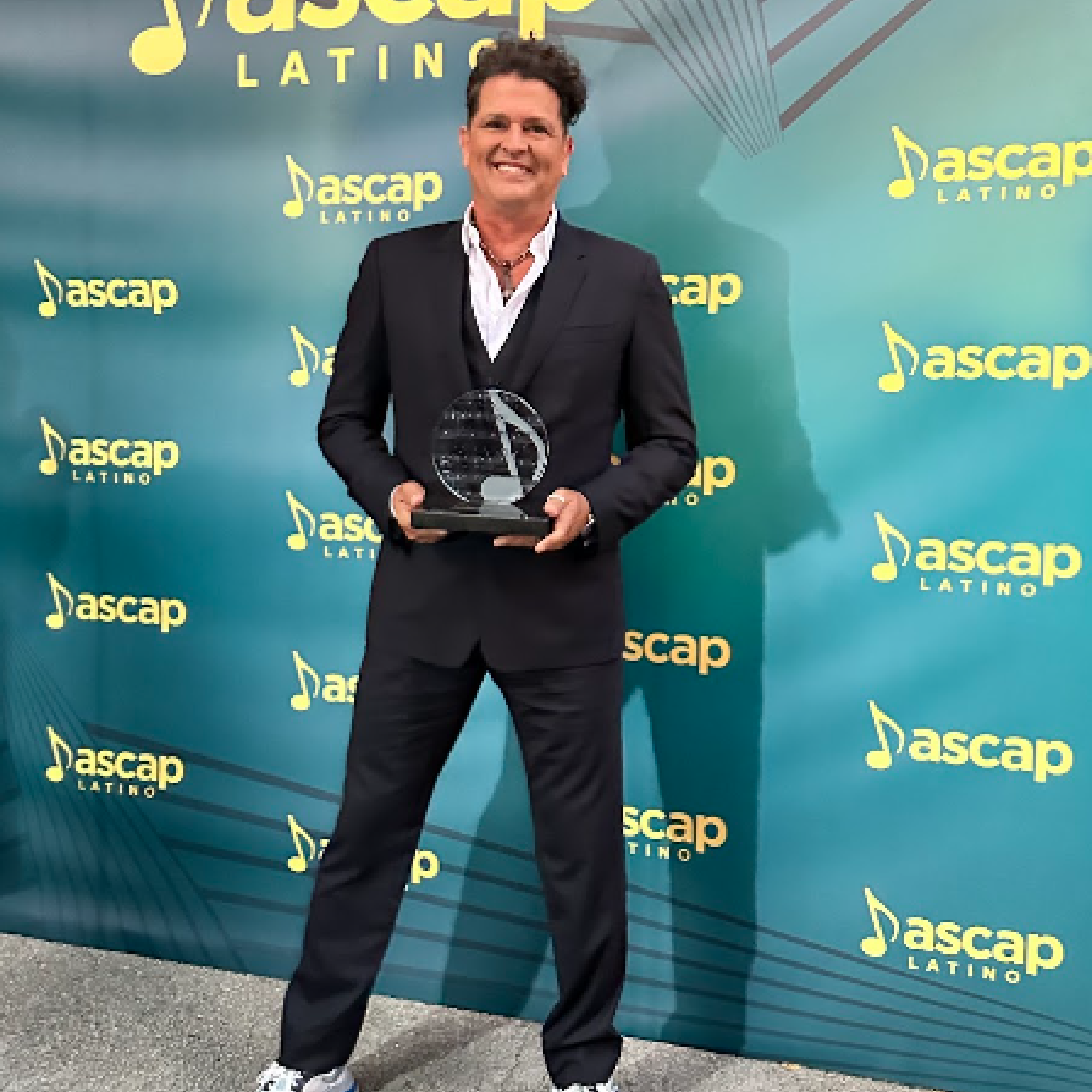 Con el ASCAP Founders Award y su próximo tour por Europa, Carlos Vives conquista la música latina 