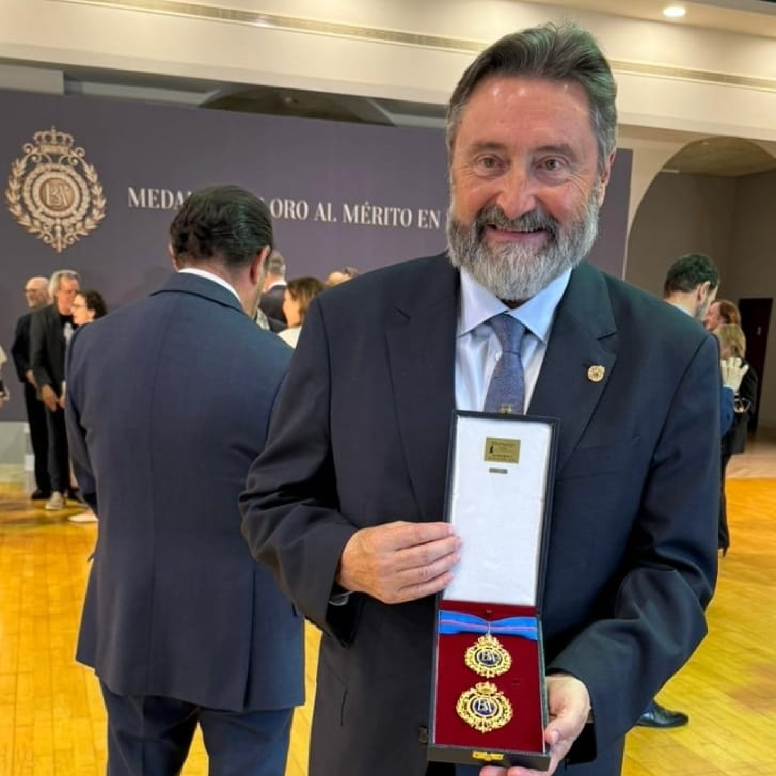 Jesús López Honrado con la Medalla de Oro al Mérito en las Bellas Artes 
