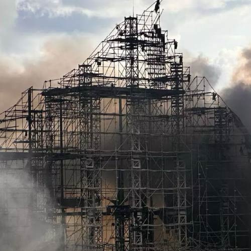INCENDIO DESTRUYE EL ESCENARIO PRINCIPAL DE TOMORROWLAND 