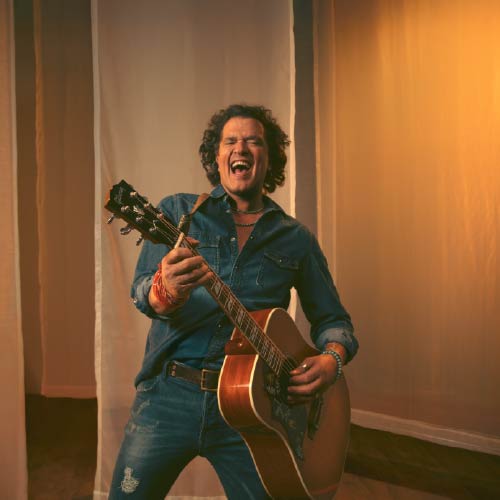 Carlos Vives vuelve al origen&colon; un disco en vivo que mira al pasado para sonar en presente