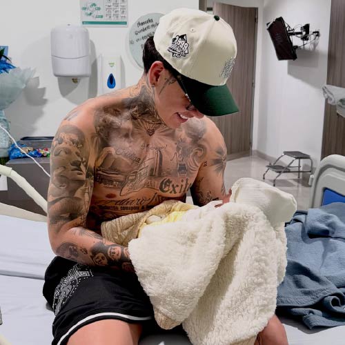 Blessd y Manuela QM anuncian el nacimiento de su primer hijo