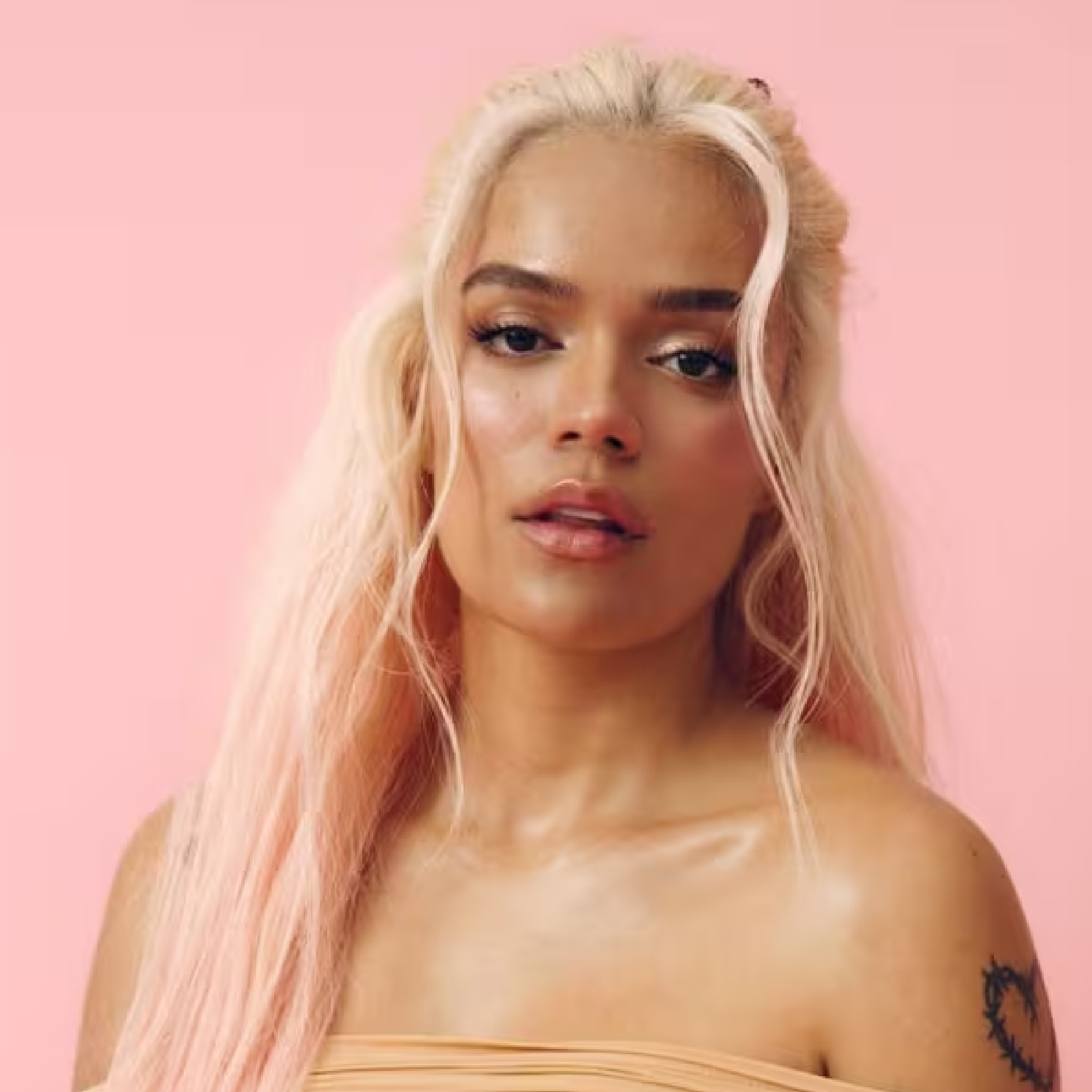 Karol G, Shakira y Maluma responden al terremoto que golpe&oacute; a Colombia