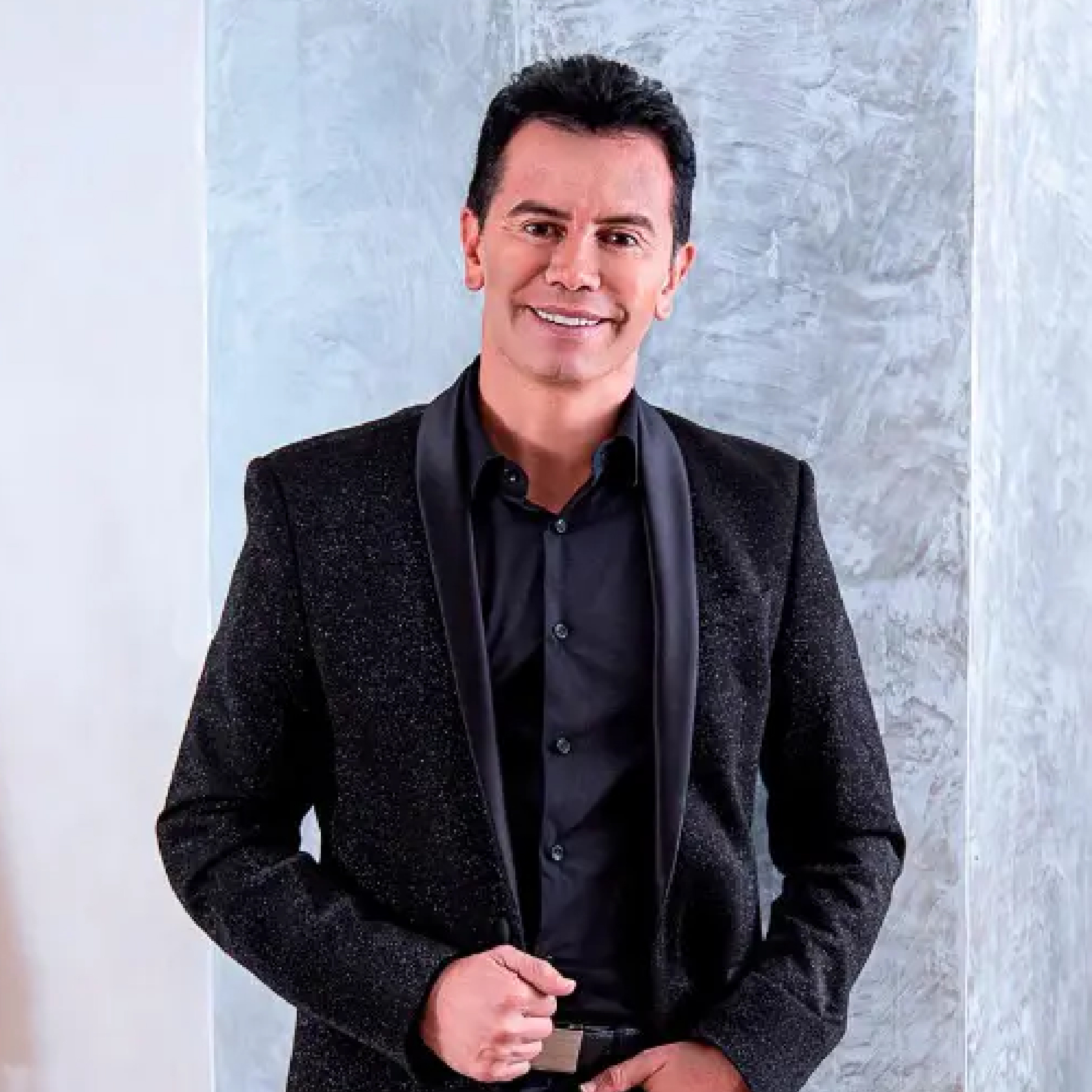 Jhonny Rivera convierte su hotel en Pereira en albergue para rescatistas y damnificados