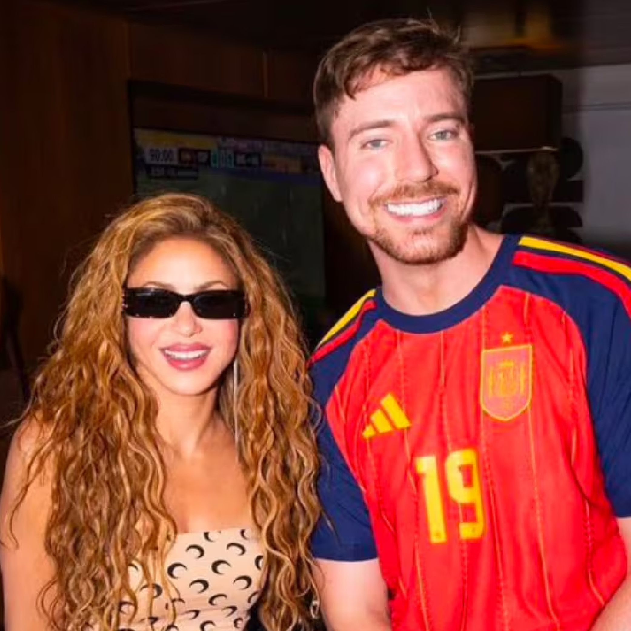 Shakira y MrBeast construir&aacute;n colegios en Colombia