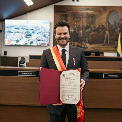 Gusi fue condecorado por el Concejo de Bogot&aacute;