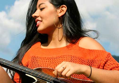 Natalie García Cantautora y productora audiovisual.