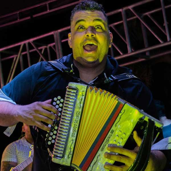 Las 10 cosas sobre el artista Vallenatio Rolando Ochoa